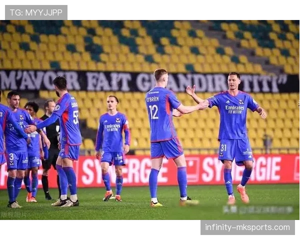 法甲转会窗口将启，豪门激烈争夺新星引关注